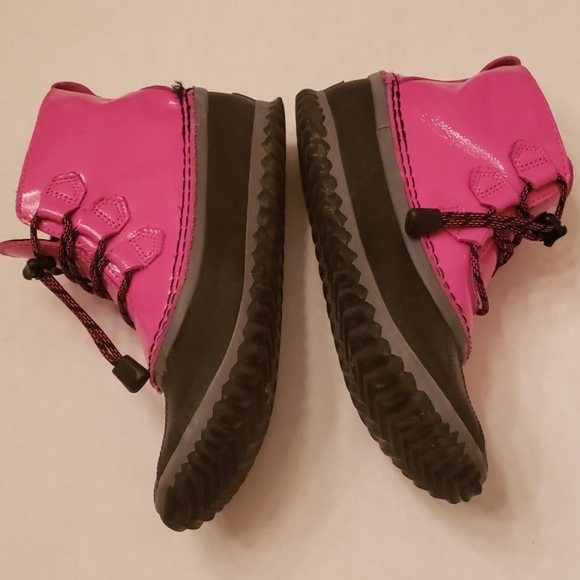 Sorel Out n About Pink Patent Ankle Boots size 5 - Picture 3 of 8